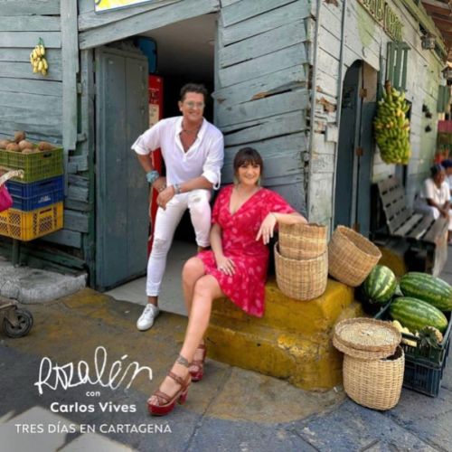 Rozalen y Carlos Vives posando para una promoción